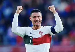 苹果手机-包含葡萄牙队员C罗王者归来，打响晋级四强的第一枪的词条