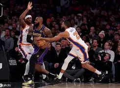 尼克斯客场大胜公牛，取得关键胜利