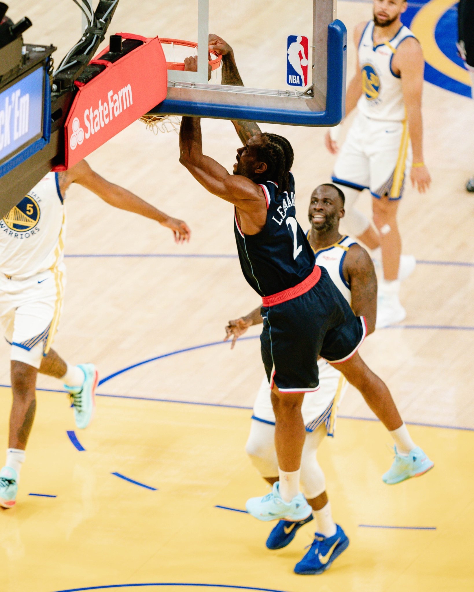 包含NBA勇士队遭遇两连败，备战下一场胜利的词条