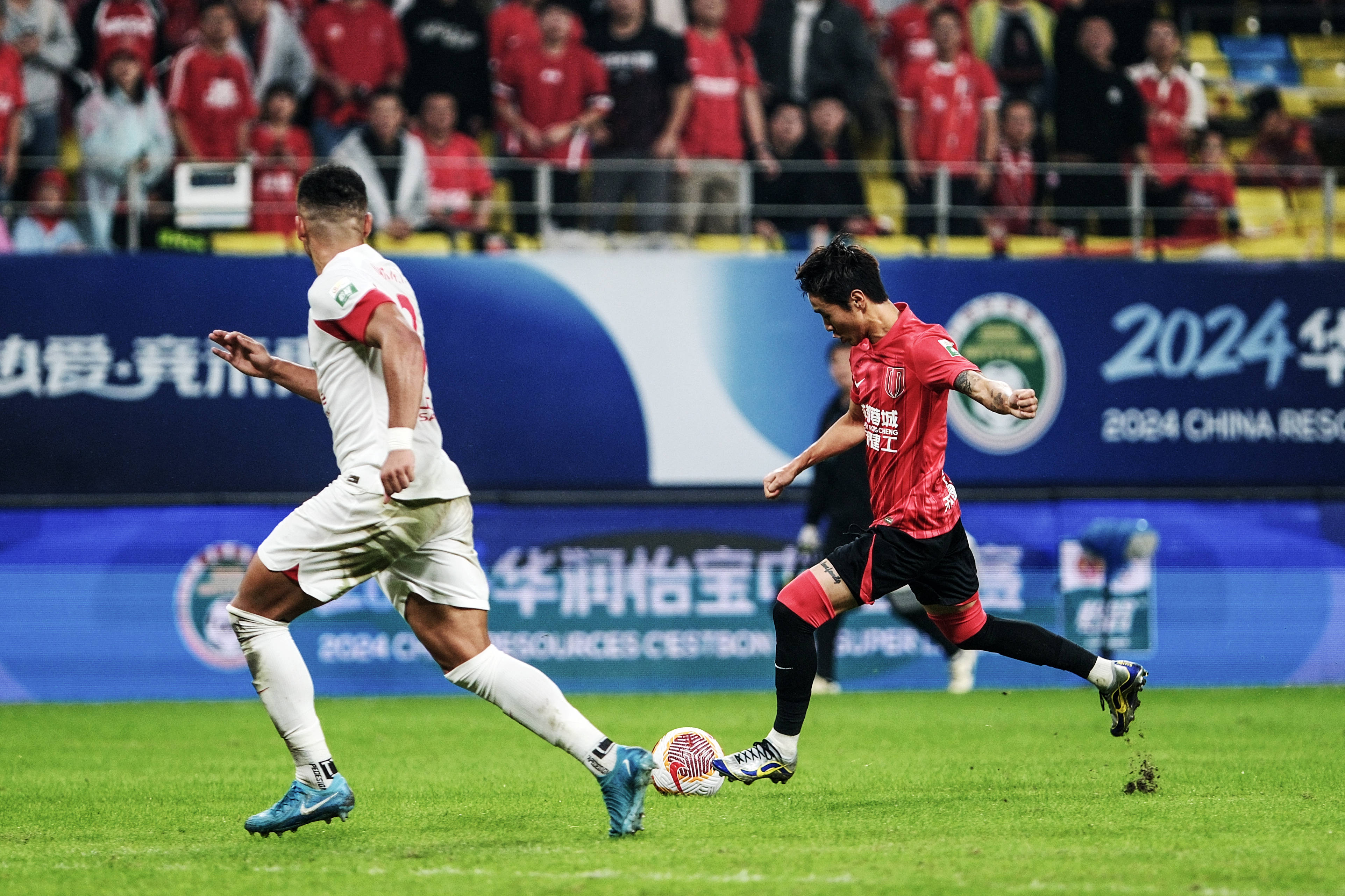 关于赛季揭幕，球员表现抢眼铺开新一轮比赛的信息