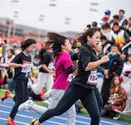 关于篮球比赛场上的绝杀瞬间令人惊艳的信息